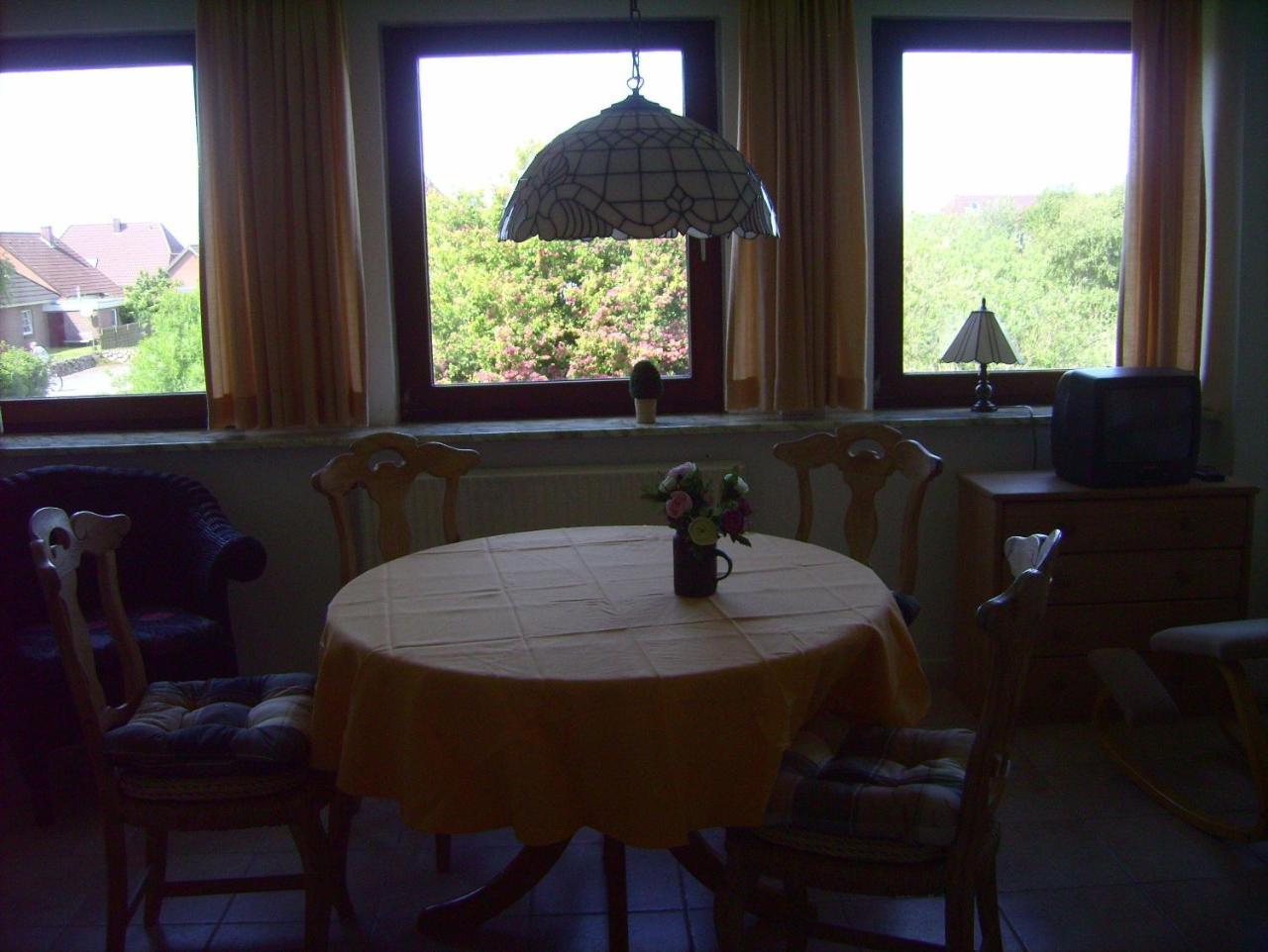 Haus-Halligblick-Ferienwohnung-Hamburger-Hallig Dagebuell Exterior photo