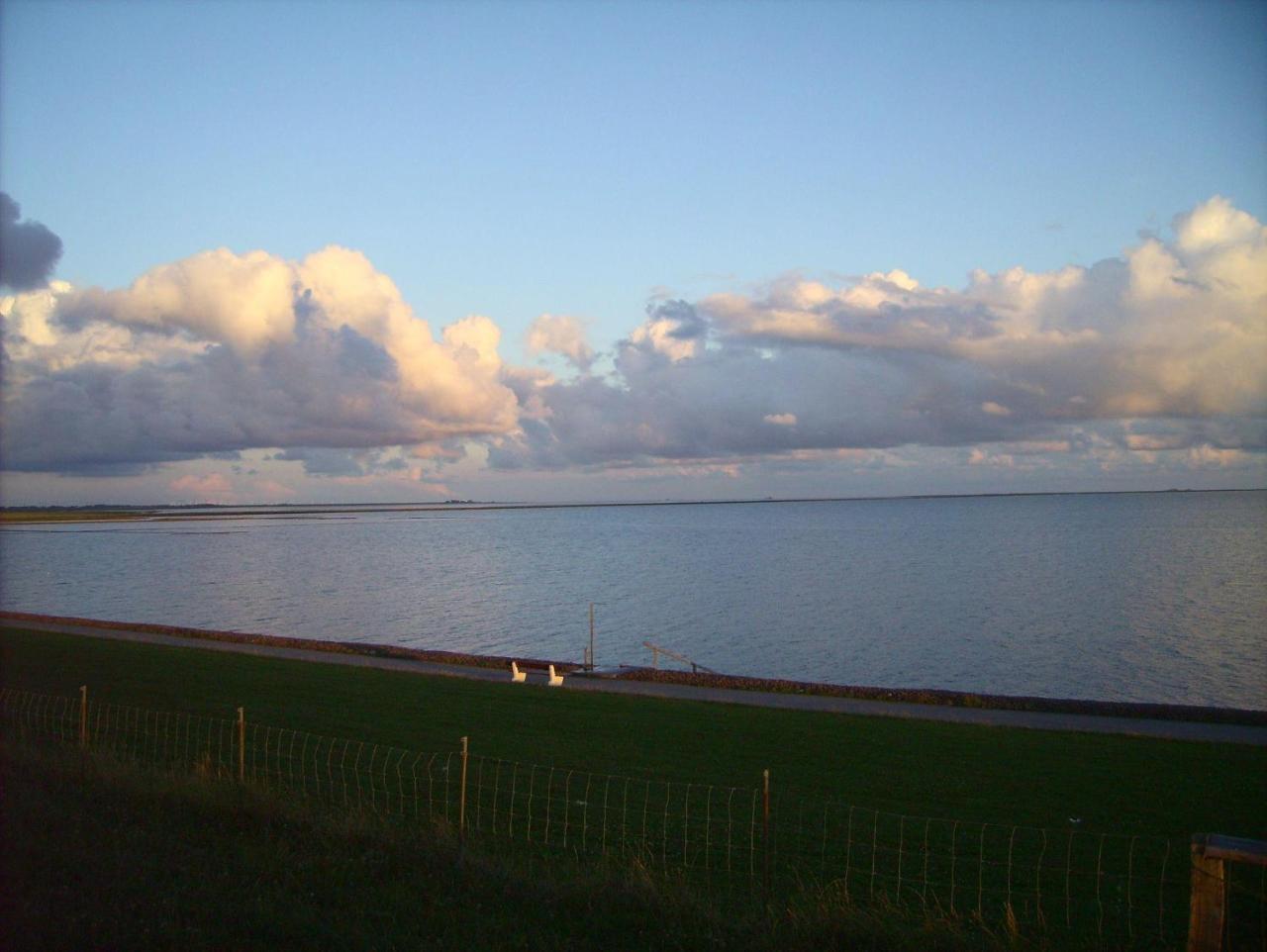 Haus-Halligblick-Ferienwohnung-Hamburger-Hallig Dagebuell Exterior photo